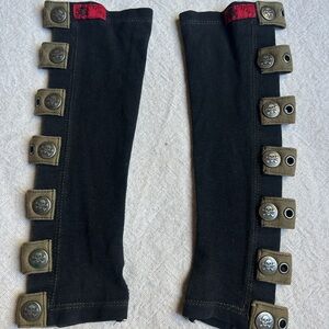 Tripp skull strap arm warmers